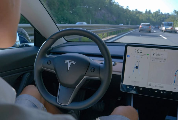 Tesla self-driving car AI technology