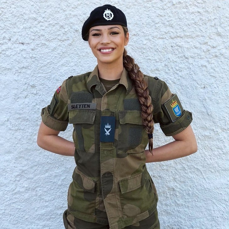 Stunning Female Soldiers Around The World That You'll Confuse For ...