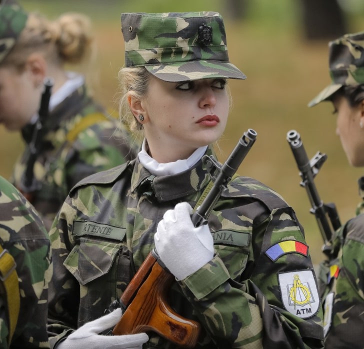 Stunning Female Soldiers Around The World That You'll Confuse For ...